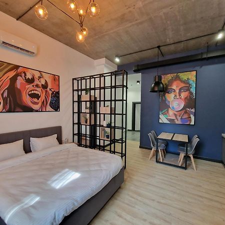 Apart Hotel Loft Almaty Esterno foto