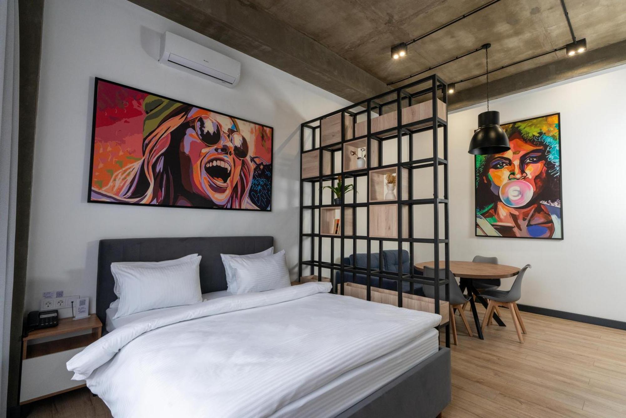 Apart Hotel Loft Almaty Esterno foto